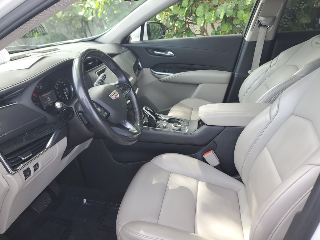 2022 Cadillac XT4 Premium Luxury