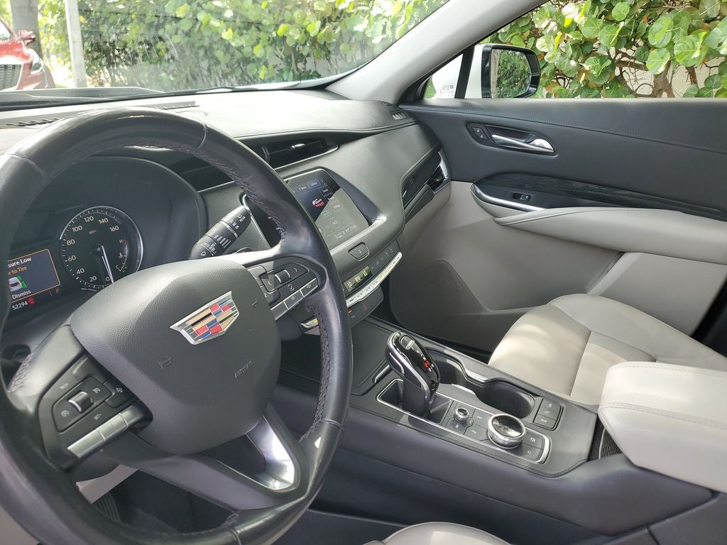 2022 Cadillac XT4 Premium Luxury