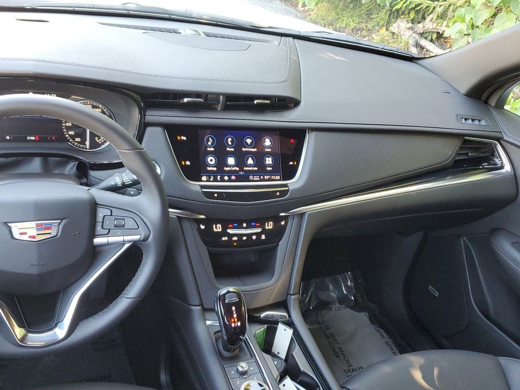 2025 Cadillac XT6 Luxury