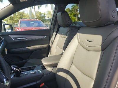 2025 Cadillac XT6 Luxury