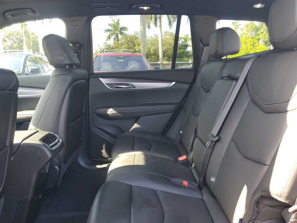 2025 Cadillac XT6 Luxury