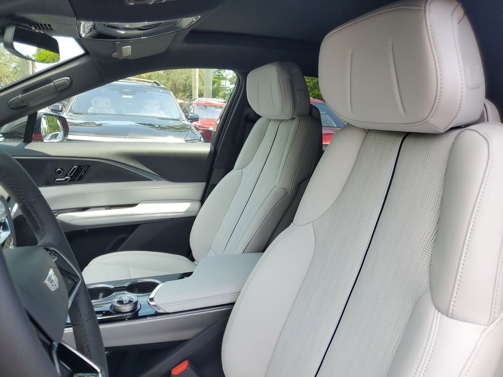 2025 Cadillac LYRIQ Luxury 1