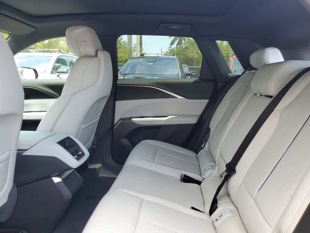 2025 Cadillac LYRIQ Luxury 1