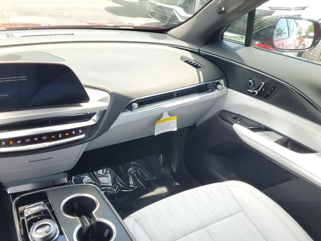 2025 Cadillac LYRIQ Luxury 1