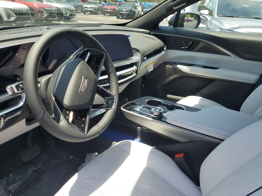 2025 Cadillac LYRIQ Luxury 1