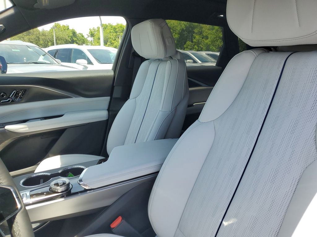 2025 Cadillac LYRIQ Luxury 1