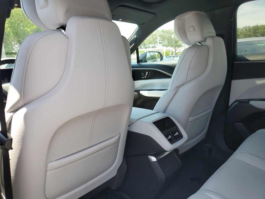 2025 Cadillac LYRIQ Luxury 1