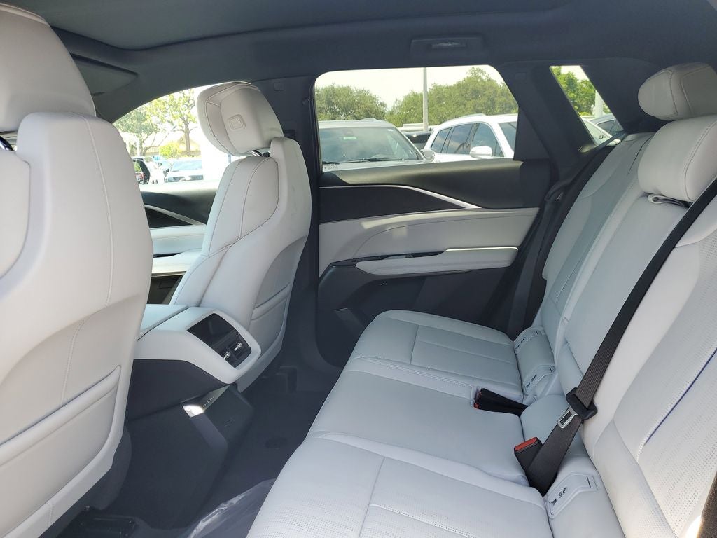 2025 Cadillac LYRIQ Luxury 1