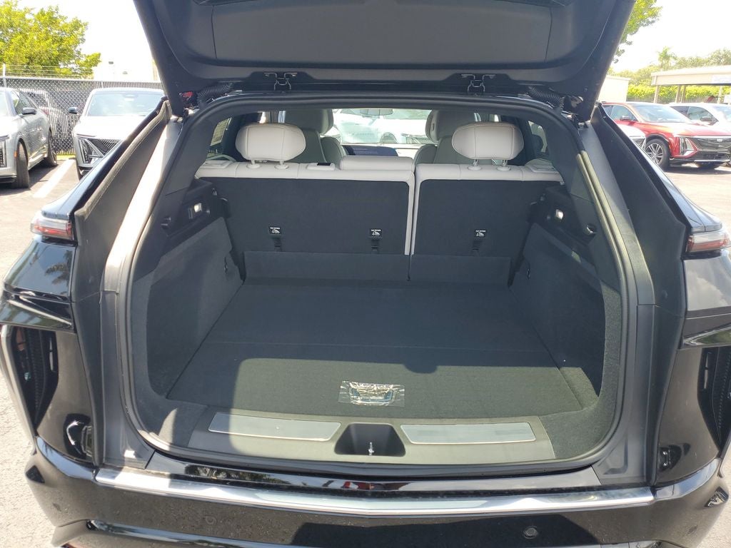 2025 Cadillac LYRIQ Luxury 1