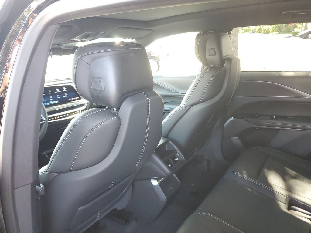 2024 Cadillac LYRIQ Luxury 1