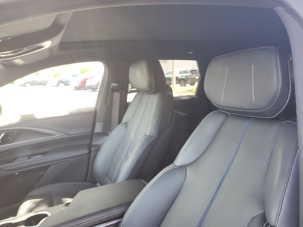 2024 Cadillac LYRIQ Luxury 1
