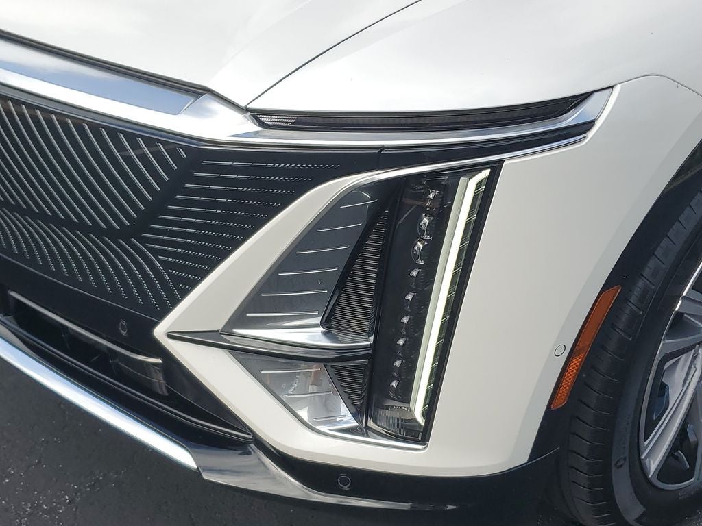 2024 Cadillac LYRIQ Luxury 2