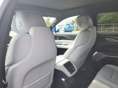 2024 Cadillac LYRIQ Luxury 2