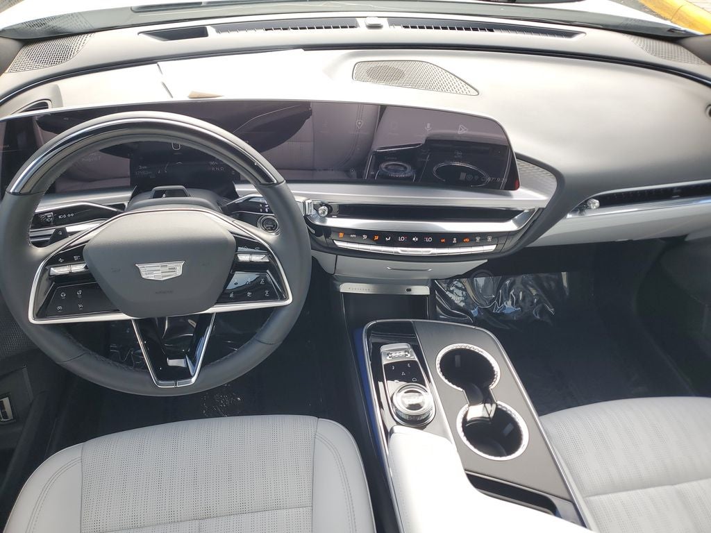 2024 Cadillac LYRIQ Luxury 2