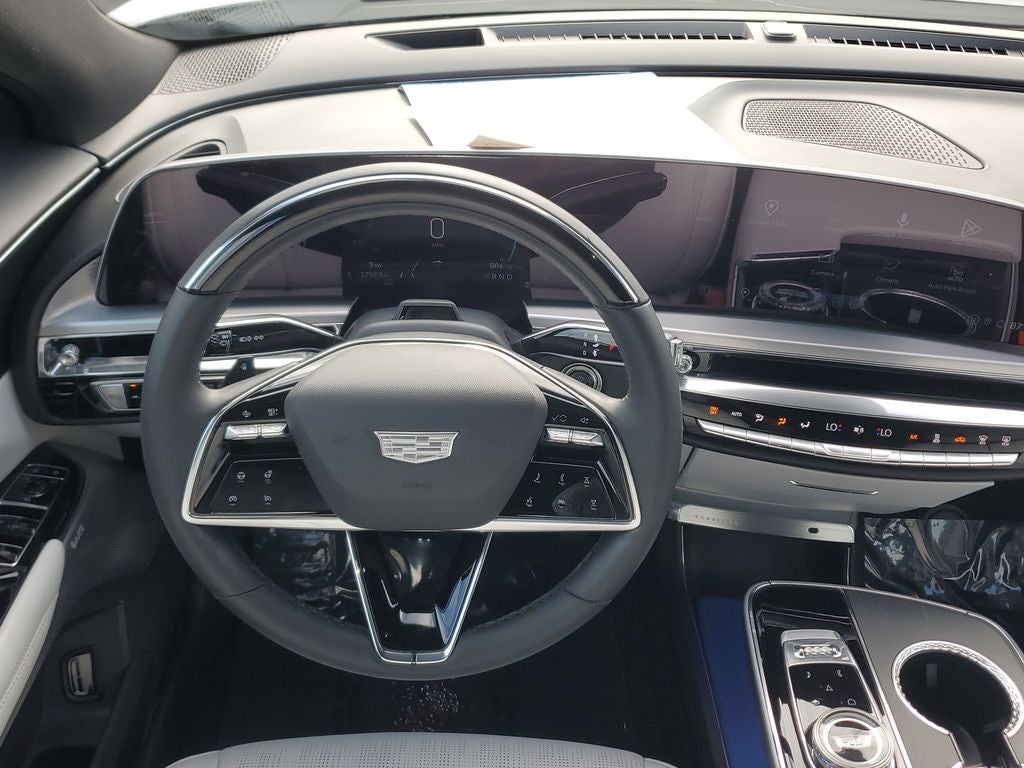 2024 Cadillac LYRIQ Luxury 2