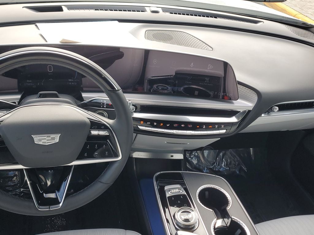 2024 Cadillac LYRIQ Luxury 2