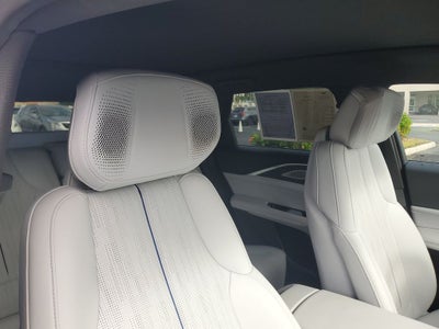 2024 Cadillac LYRIQ Luxury 2