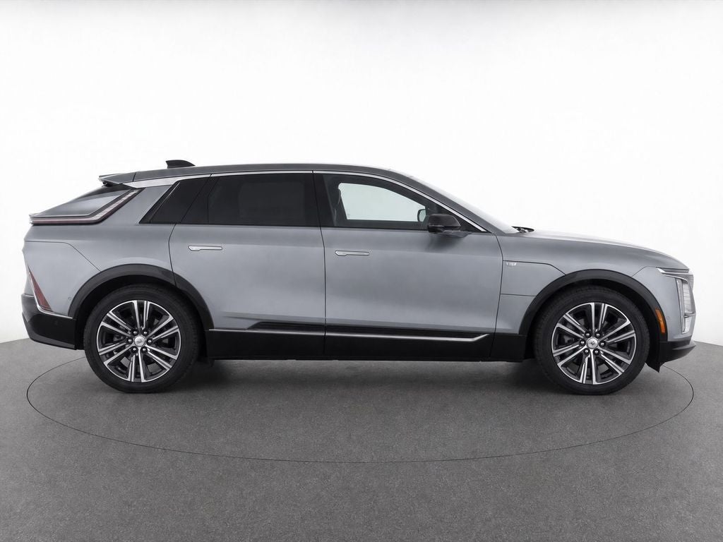 2024 Cadillac LYRIQ Luxury 2