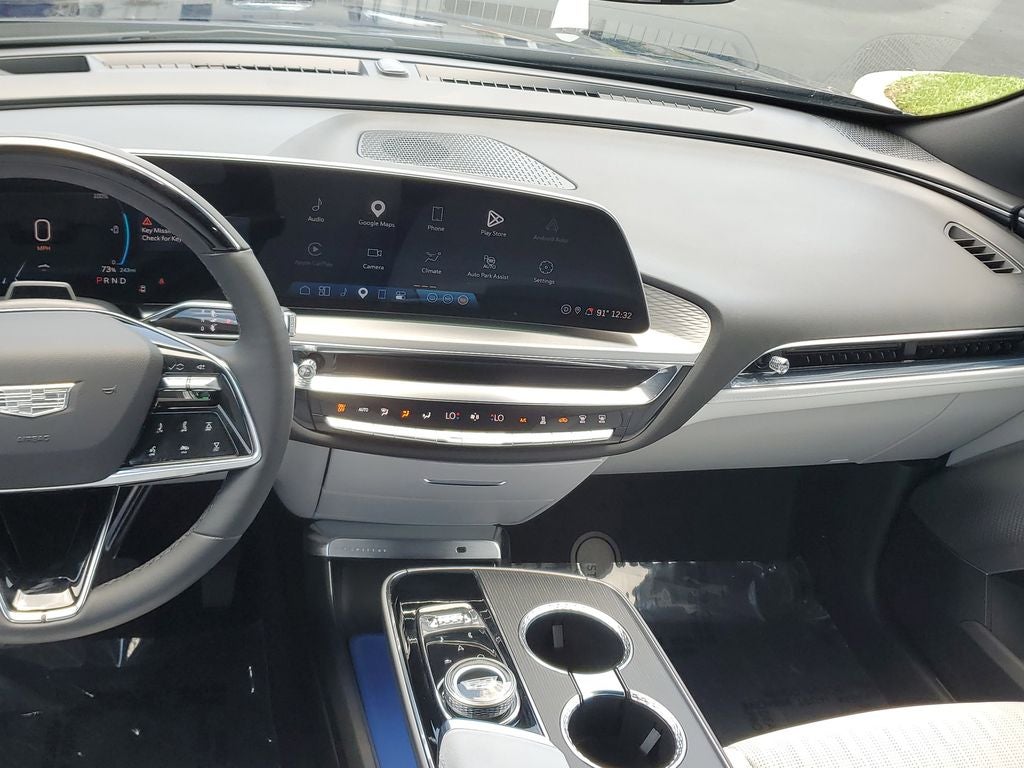 2024 Cadillac LYRIQ Luxury 2