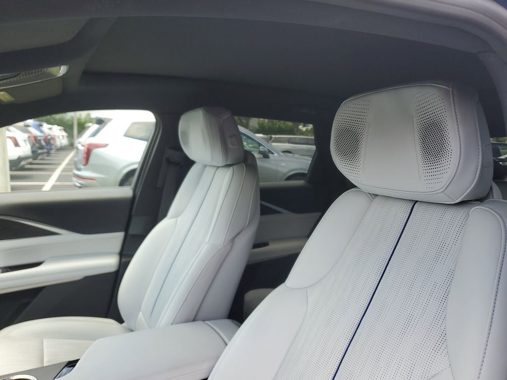 2024 Cadillac LYRIQ Luxury 2