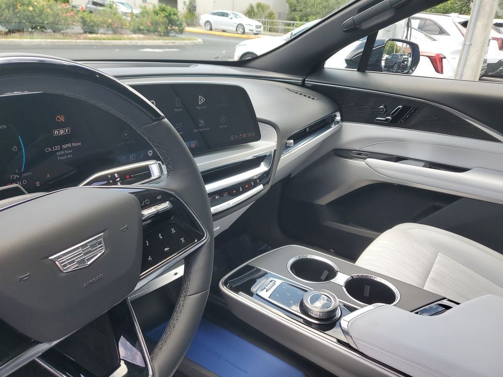 2024 Cadillac LYRIQ Luxury 2