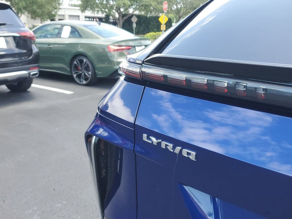 2024 Cadillac LYRIQ Luxury 2