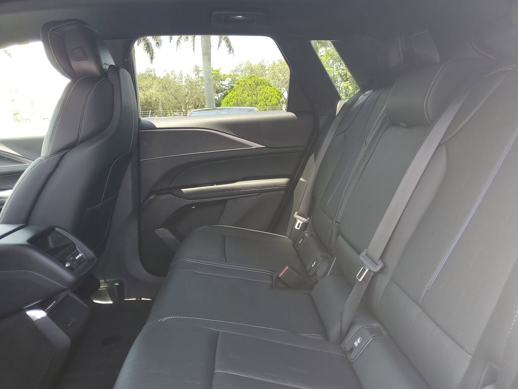 2025 Cadillac LYRIQ Sport 1