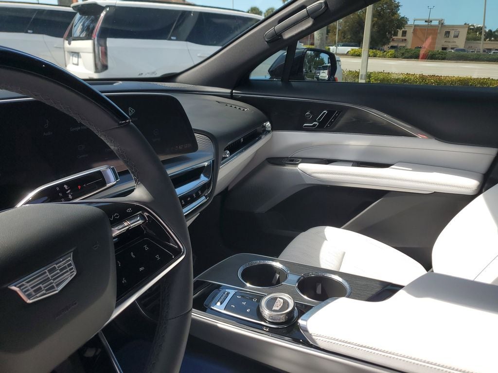 2024 Cadillac LYRIQ Sport 2