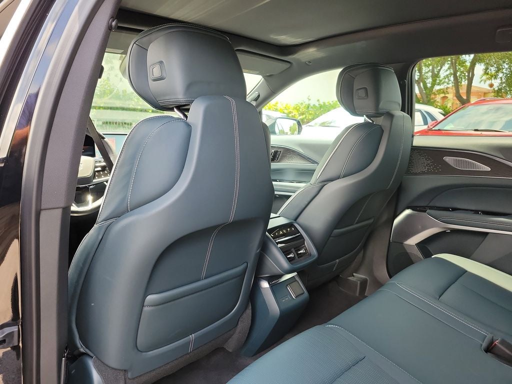 2024 Cadillac LYRIQ Sport 3