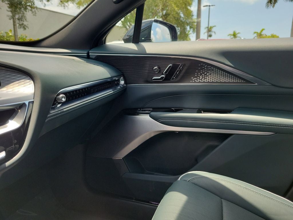 2024 Cadillac LYRIQ Sport 3