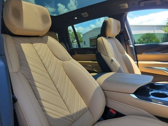 2025 Cadillac ESCALADE IQ Sport 2