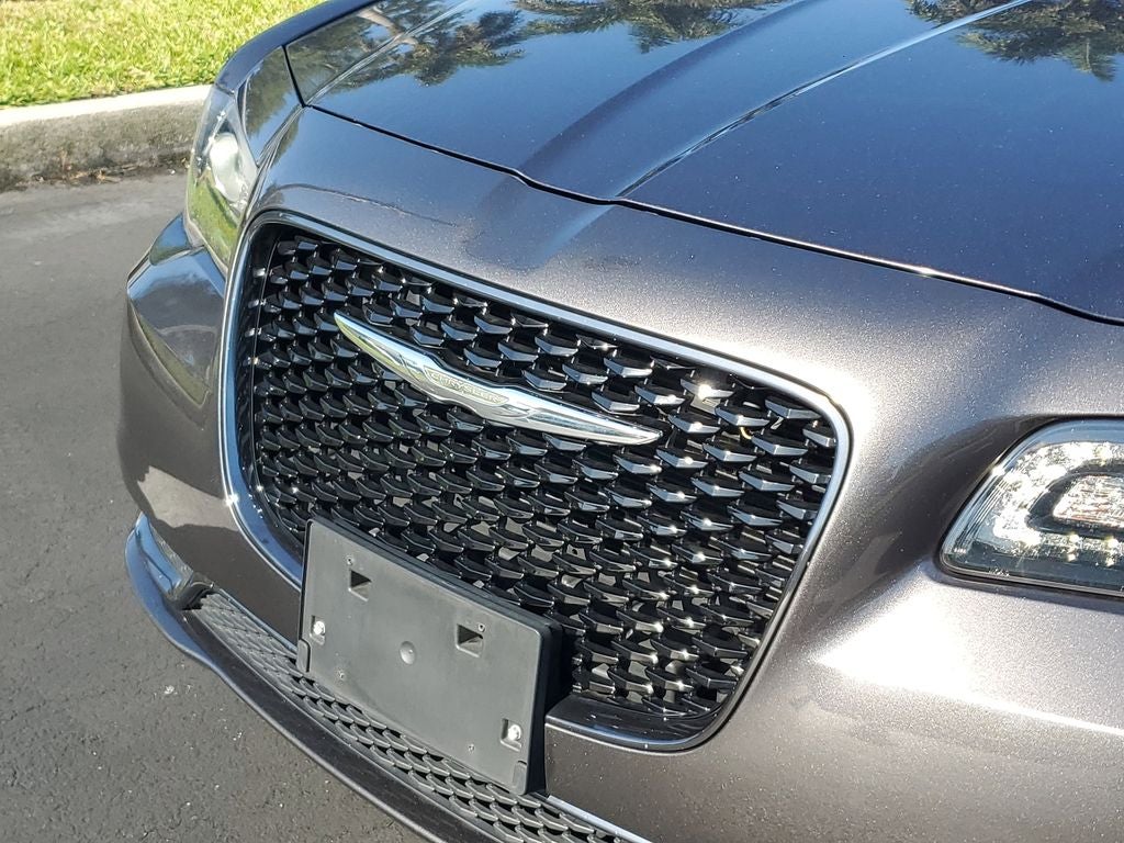 2019 Chrysler 300 Touring