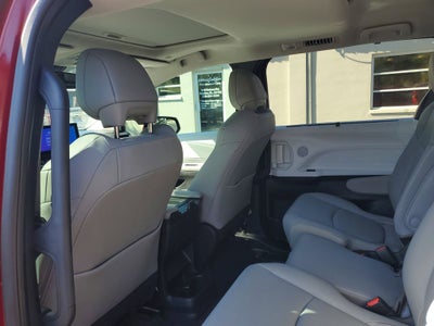 2025 Toyota Sienna XLE