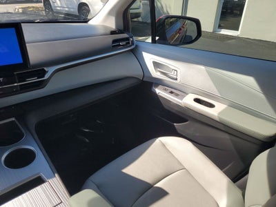 2025 Toyota Sienna XLE