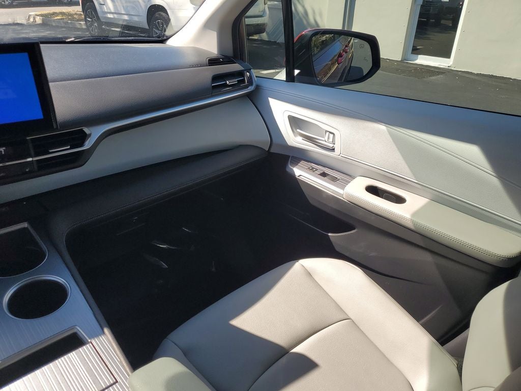 2025 Toyota Sienna XLE