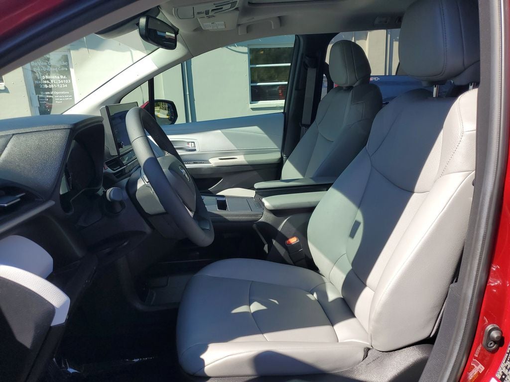 2025 Toyota Sienna XLE