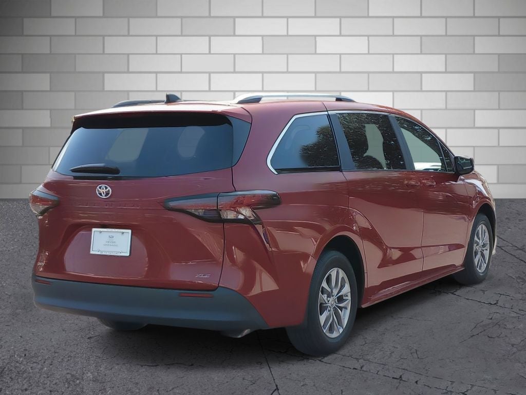 2025 Toyota Sienna XLE