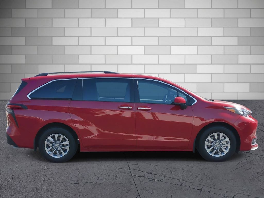 2025 Toyota Sienna XLE