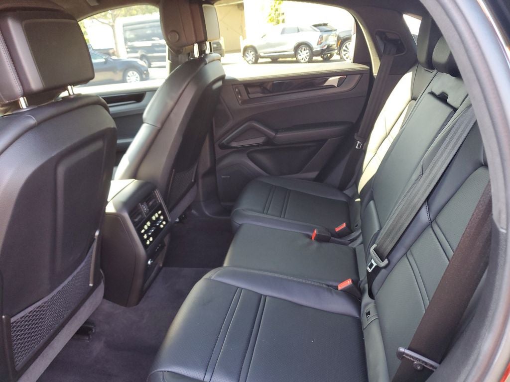 2025 Porsche Cayenne GTS