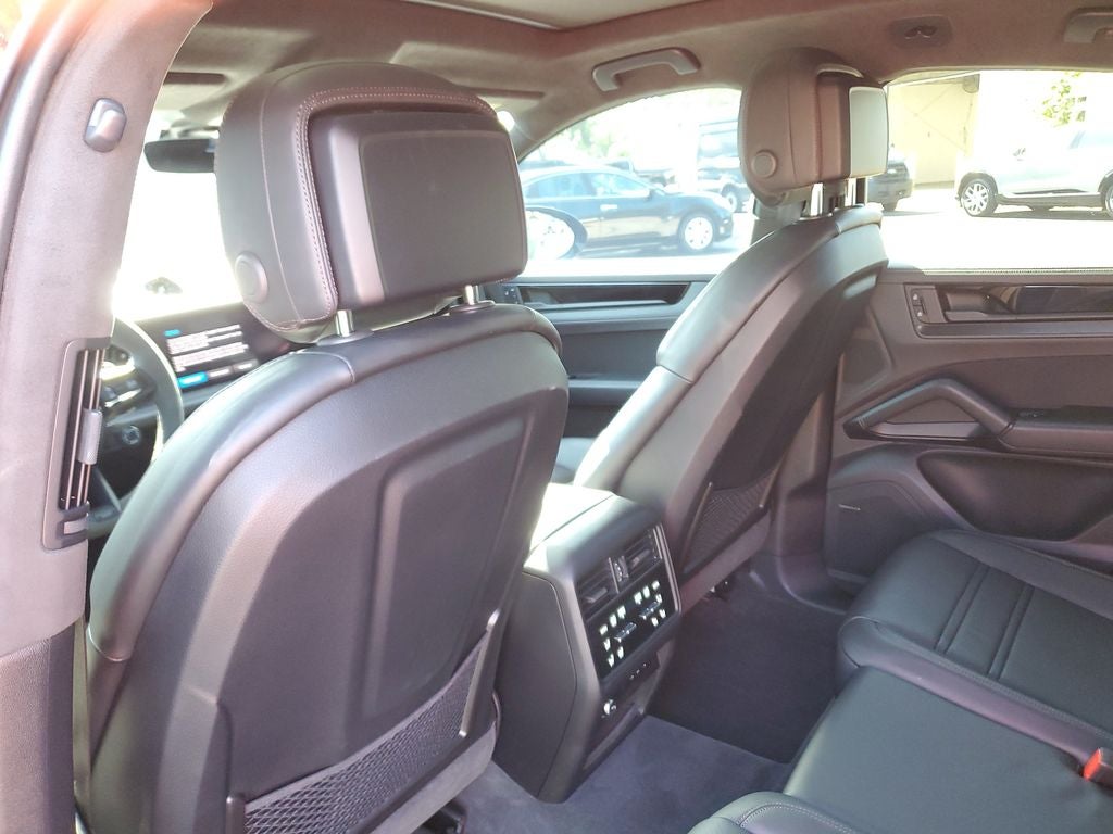 2025 Porsche Cayenne GTS