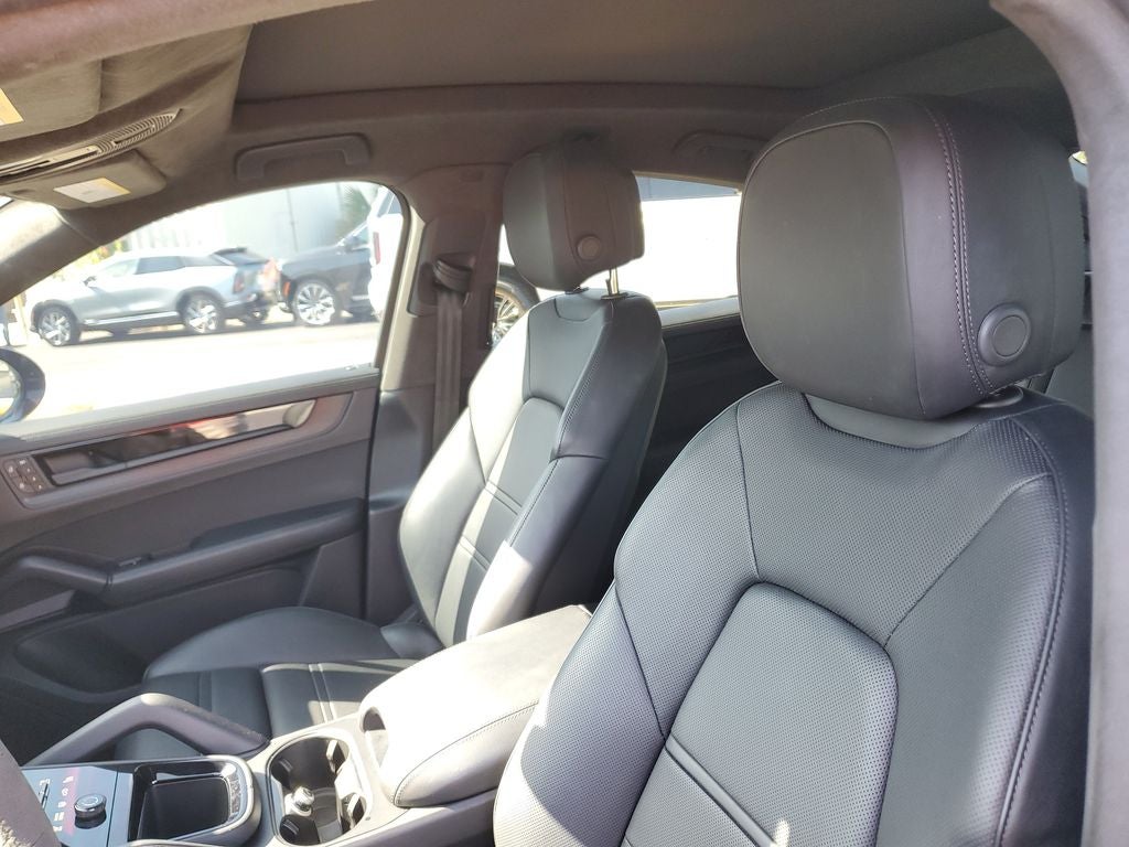 2025 Porsche Cayenne GTS
