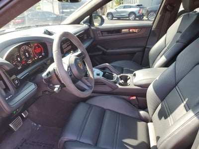 2025 Porsche Cayenne GTS
