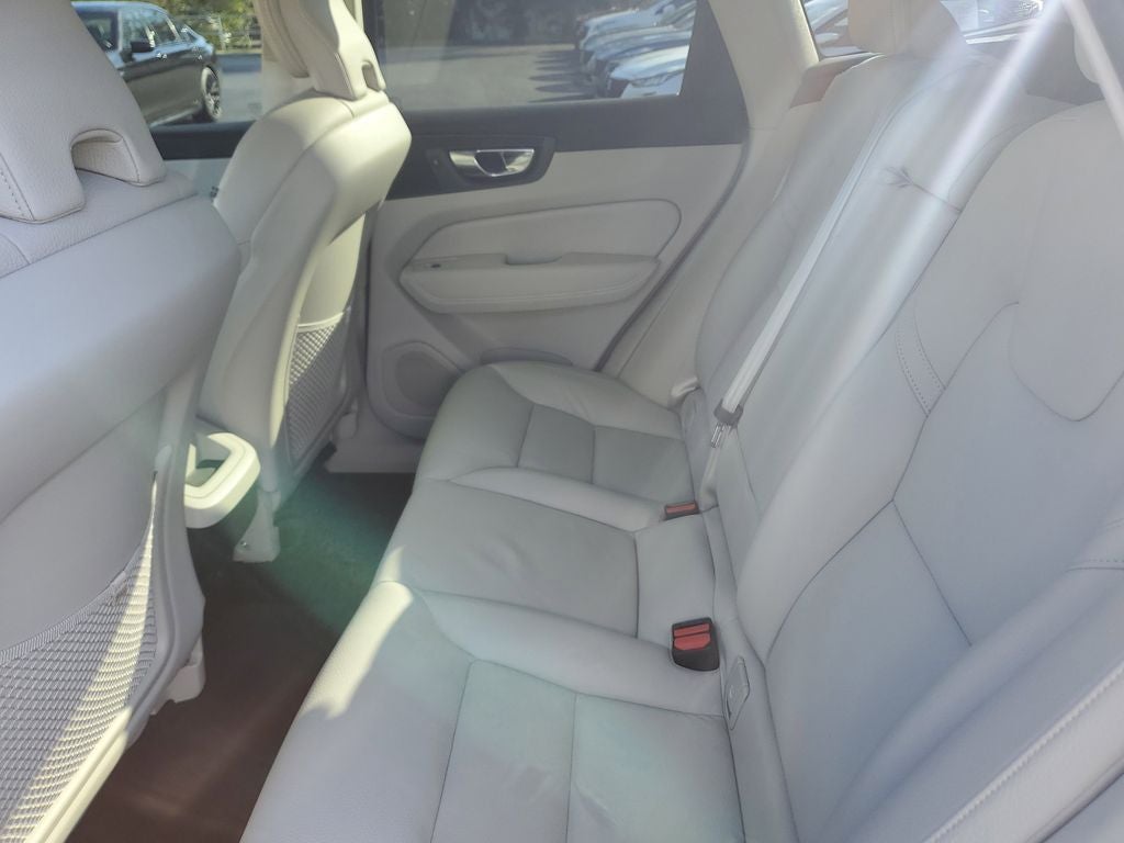 2023 Volvo XC60 Plus Bright Theme