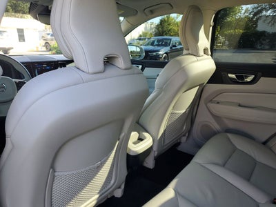 2023 Volvo XC60 Plus Bright Theme