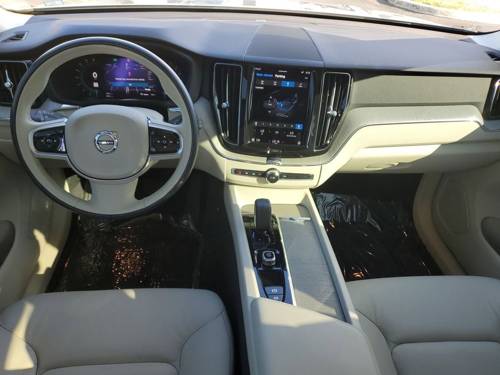 2023 Volvo XC60 Plus Bright Theme