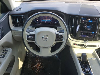 2023 Volvo XC60 Plus Bright Theme