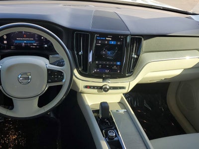 2023 Volvo XC60 Plus Bright Theme