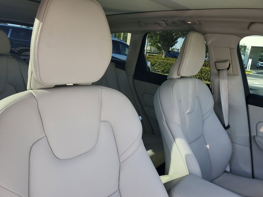 2023 Volvo XC60 Plus Bright Theme
