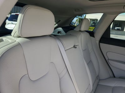 2023 Volvo XC60 Plus Bright Theme