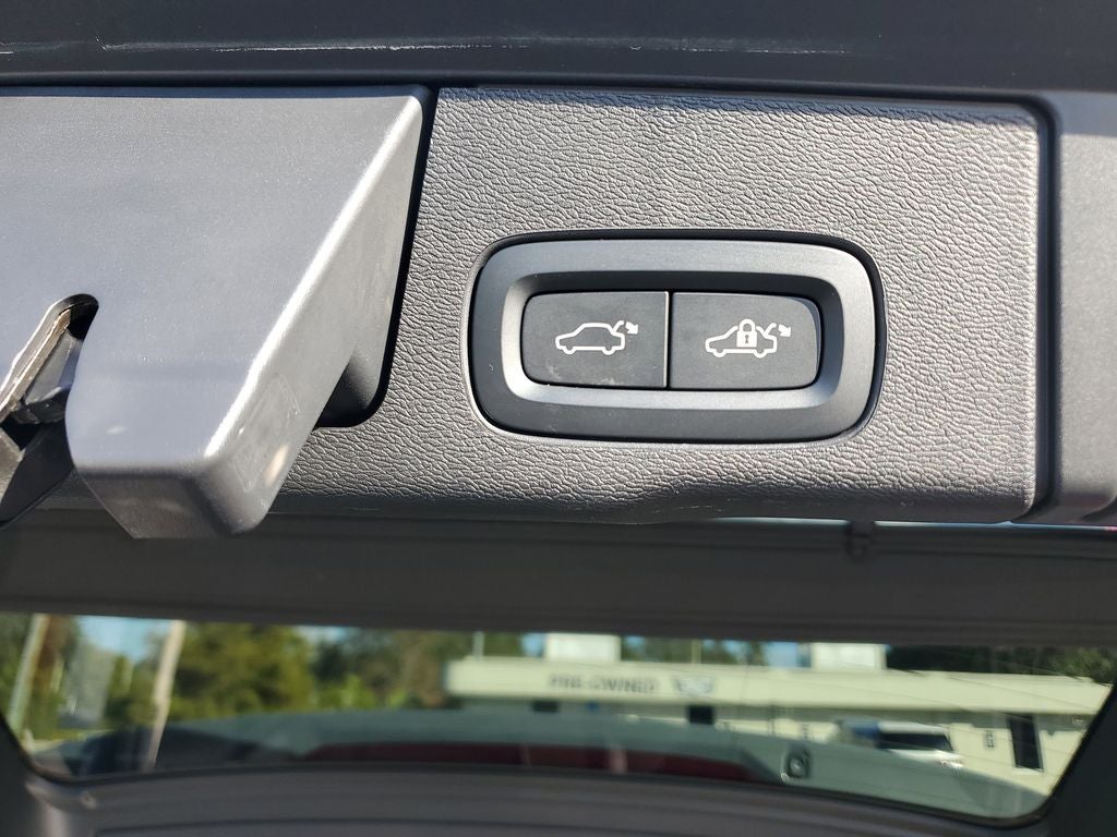 2023 Volvo XC60 Plus Bright Theme